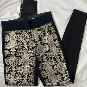 Bisou Bisou Skinny stretch Pants Medallion filgree Pattern